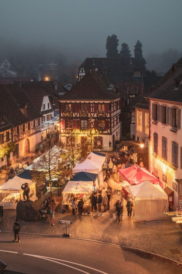 Marché de Noël à coté de la Place de la Mairie à Andlau